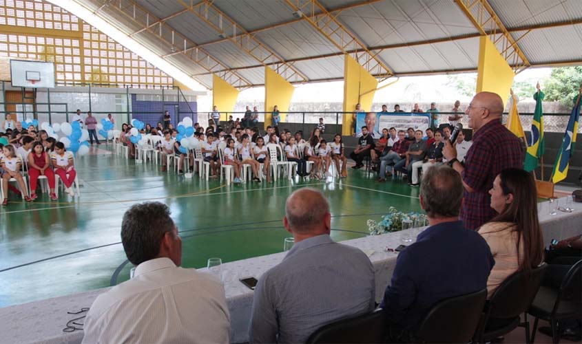 Comunidade de Cerejeiras ganha mais um espaço esportivo com a inauguração da quadra coberta na Escola Floriano Peixoto