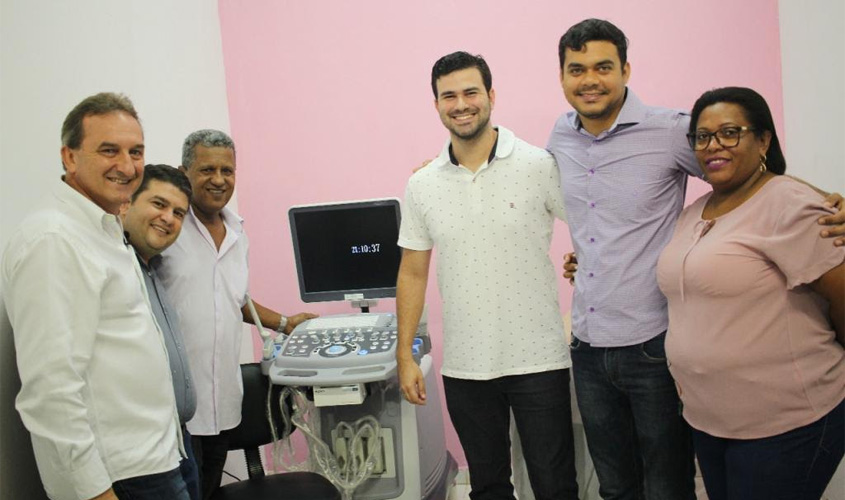 Deputado Expedito Netto entrega aparelho de ultrassom para clínica de Rolim de Moura