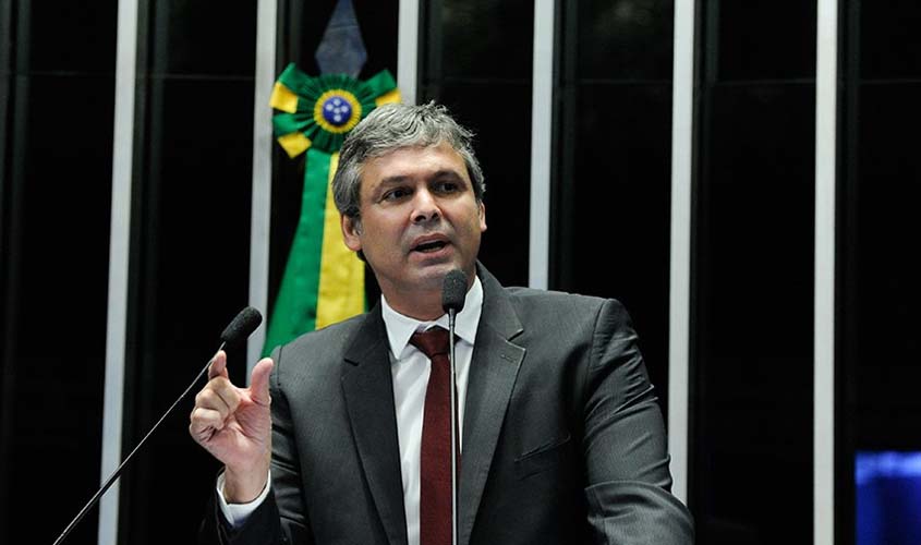 Para Lindbergh, somente Lula pode tirar o Brasil da crise