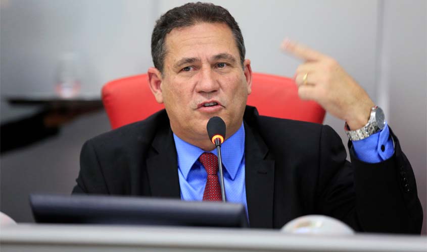 No rádio, Maurão de Carvalho volta a criticar a criação de 11 áreas de reserva pelo governo 