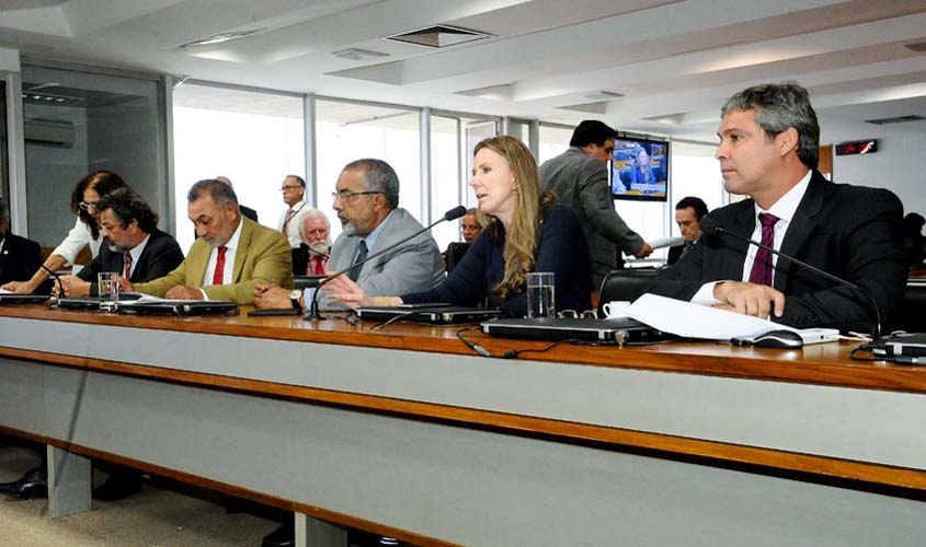 CDH aprova diligência para verificar condições da prisão de Lula em Curitiba   