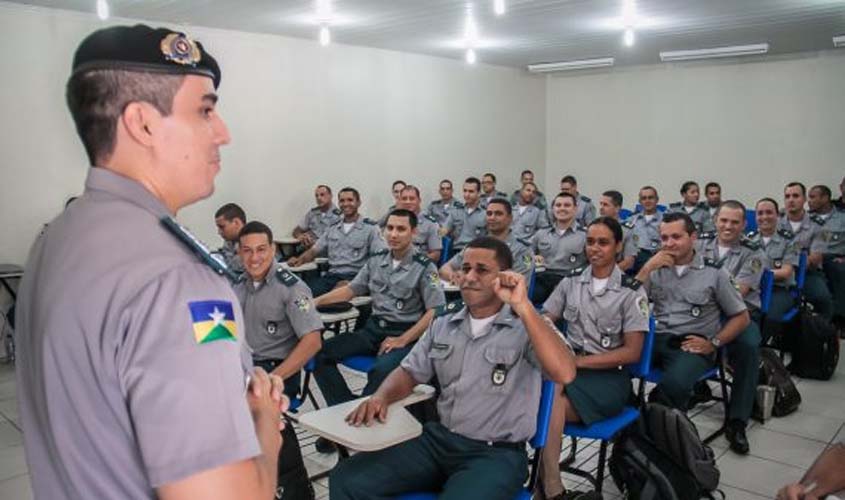Policiais militares são qualificados no Curso de Habilitação de Oficiais Administrativos, em Porto Velho