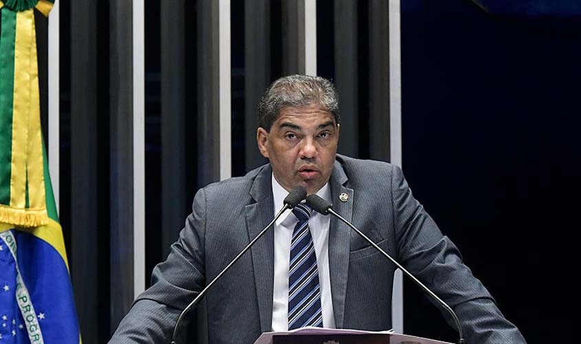 Hélio José condena projeto que altera Lei dos Agrotóxicos
