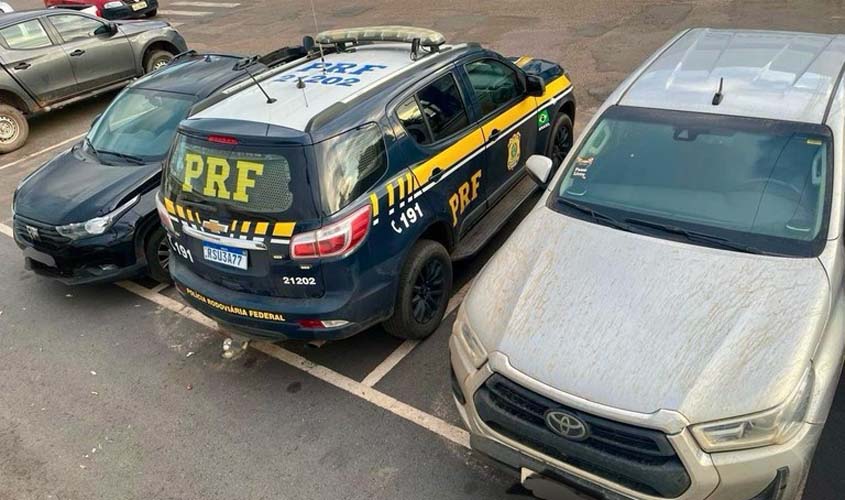 Em Pimenta Bueno/RO, PRF recupera dois veículos adulterados e uma arma de fogo