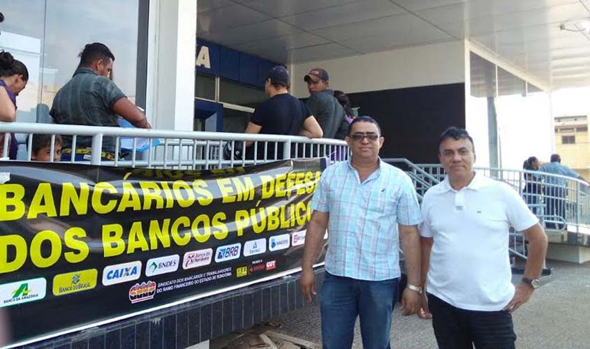 Bancários de Rondônia fazem ato em defesa dos bancos públicos em Ji-Paraná