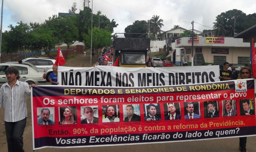 Trabalhadores em educação de Rondônia vão às ruas em todo o Estado contra a reforma da previdência