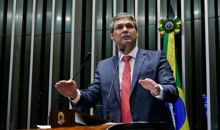 Lindbergh diz que o Brasil vive cenário de 'golpe continuado' e estagnação na economia
