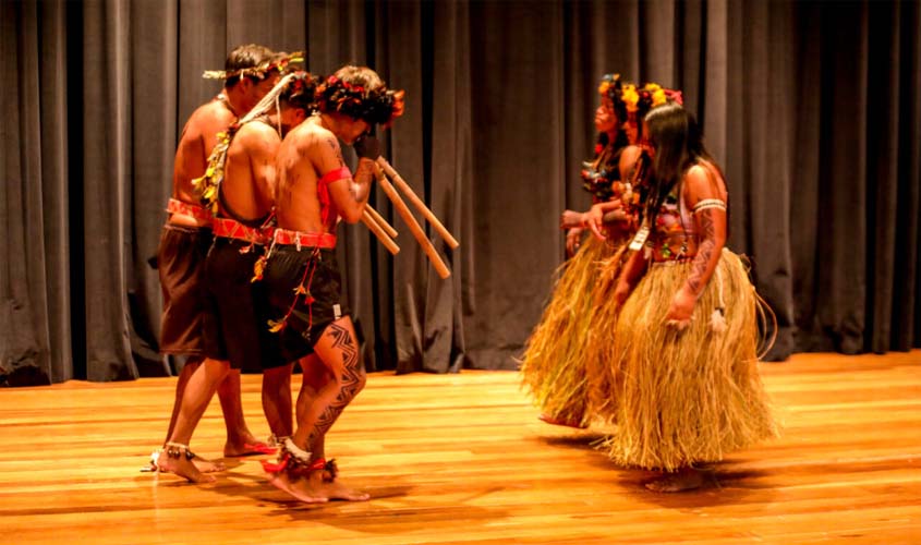 Apresentações culturais na abertura da 2ª Maloca Estudantil reforçam a valorização e o resgate da cultura indígena de Rondônia