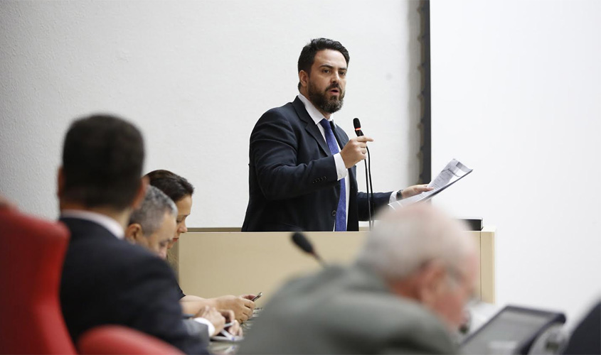 Bandeira tarifária: Léo Moraes solicita explicações da Eletrobras sobre aumento de 8,27% da tarifa em Rondônia