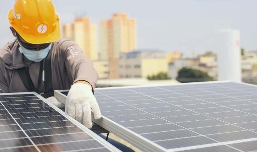 Instalações de painéis solares em residências e empresas têm trimestre recorde e R$ 8 bilhões de investimentos no País, segundo Portal Solar