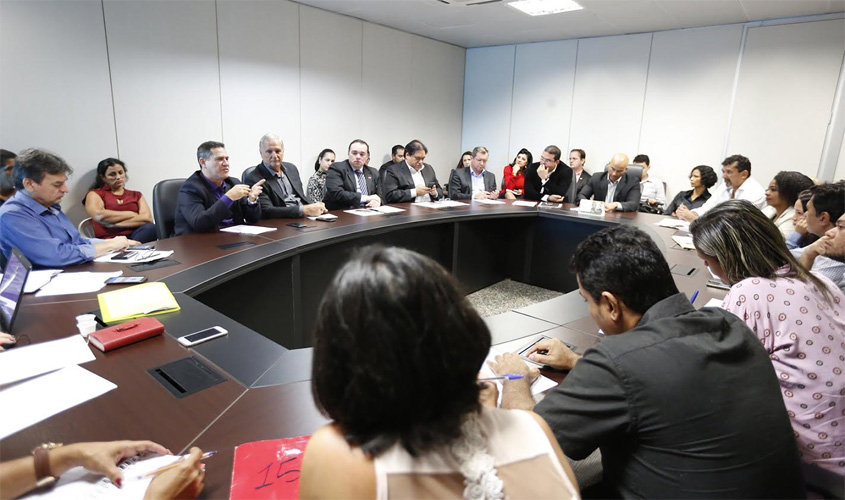 Maurão participa de reunião entre o Sintero e Governo, que discutiu reivindicações da categoria