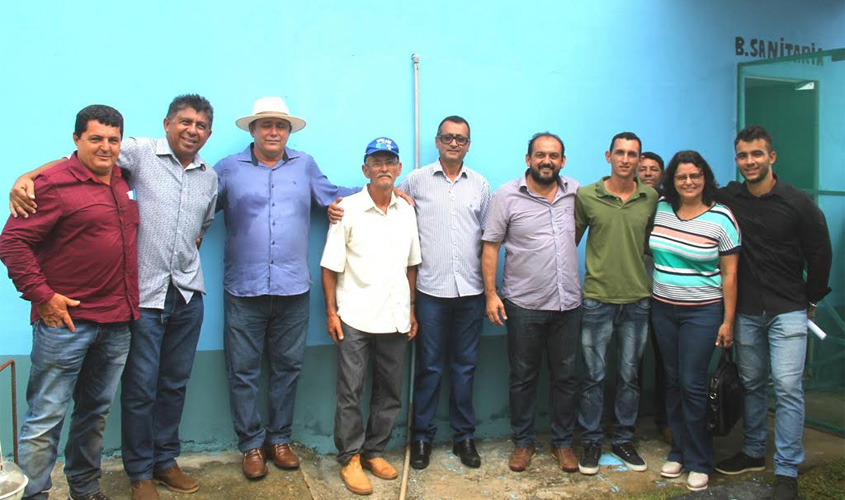 Laerte Gomes visita agroindústria de pescado em Vale do Paraíso que atende escolas e o Exército