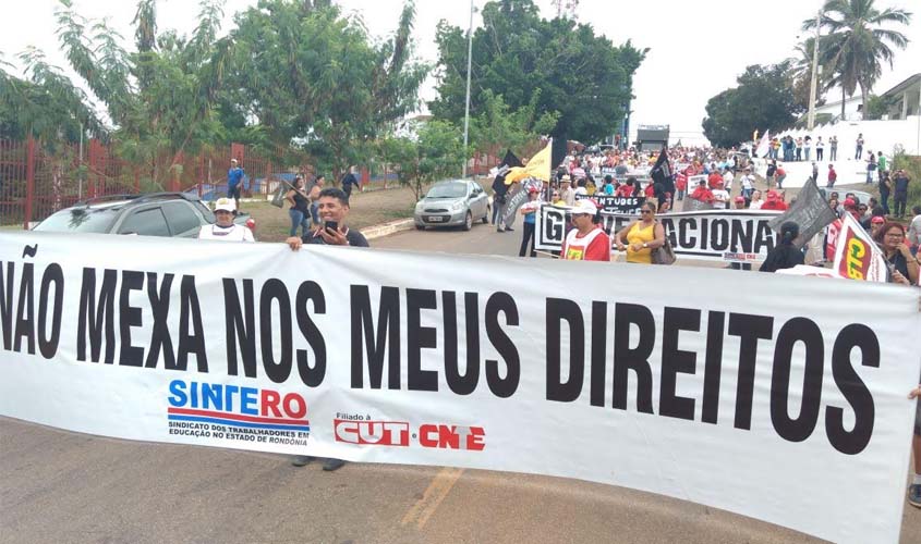 Greve geral leva milhares de trabalhadores às ruas em Rondônia