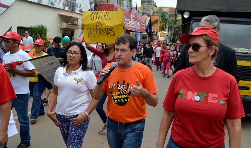 SINDSEF e mais de 20 entidades levam multidão às ruas de Porto Velho contra reformas