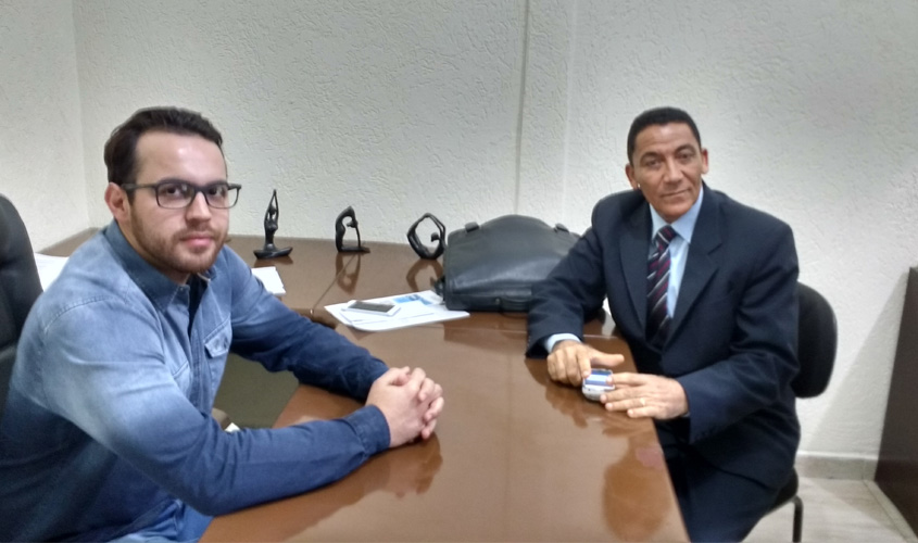 Vereador Márcio Oliveira recebe visita do procurador José Lopes de Castro