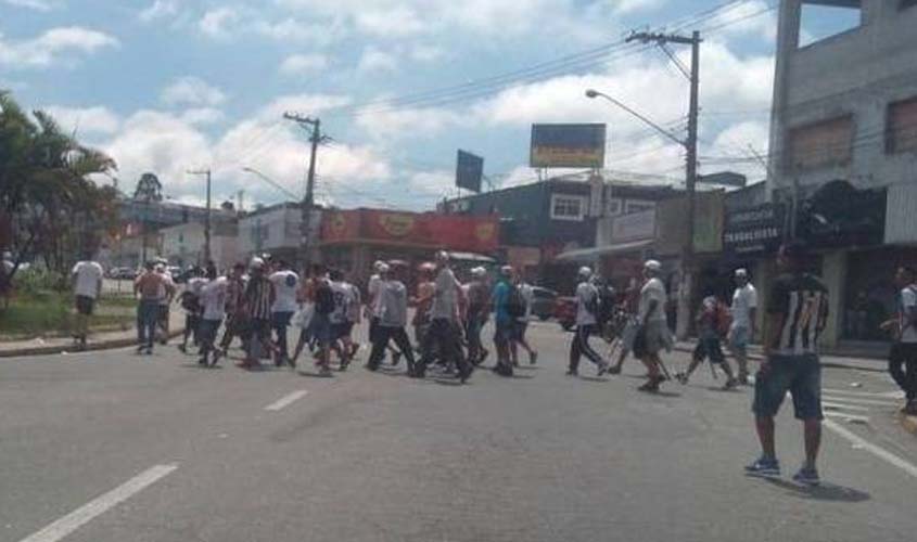 Torcedores do Santos detidos após morte de corintiano ficam em prisão preventiva