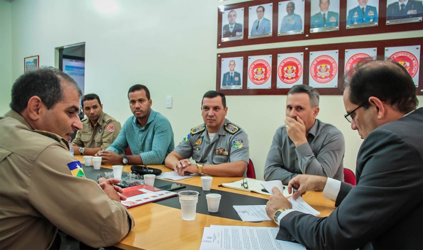Assinados projetos que alteram lei da organização básica do Corpo de Bombeiros e Polícia Militar para melhorar a segurança pública em Rondônia