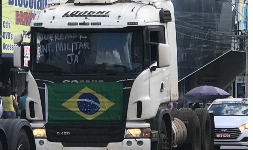 Caminhoneiros trancam ruas de Porto Velho e pedem instalação de governo militar no País